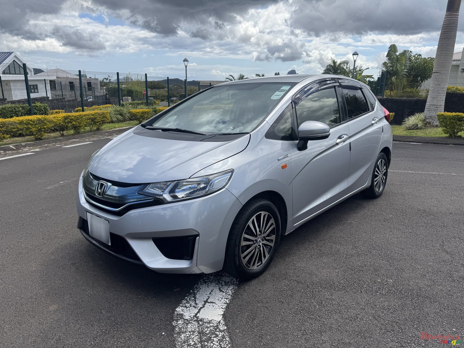 2016' Honda Fit hybrid photo #2