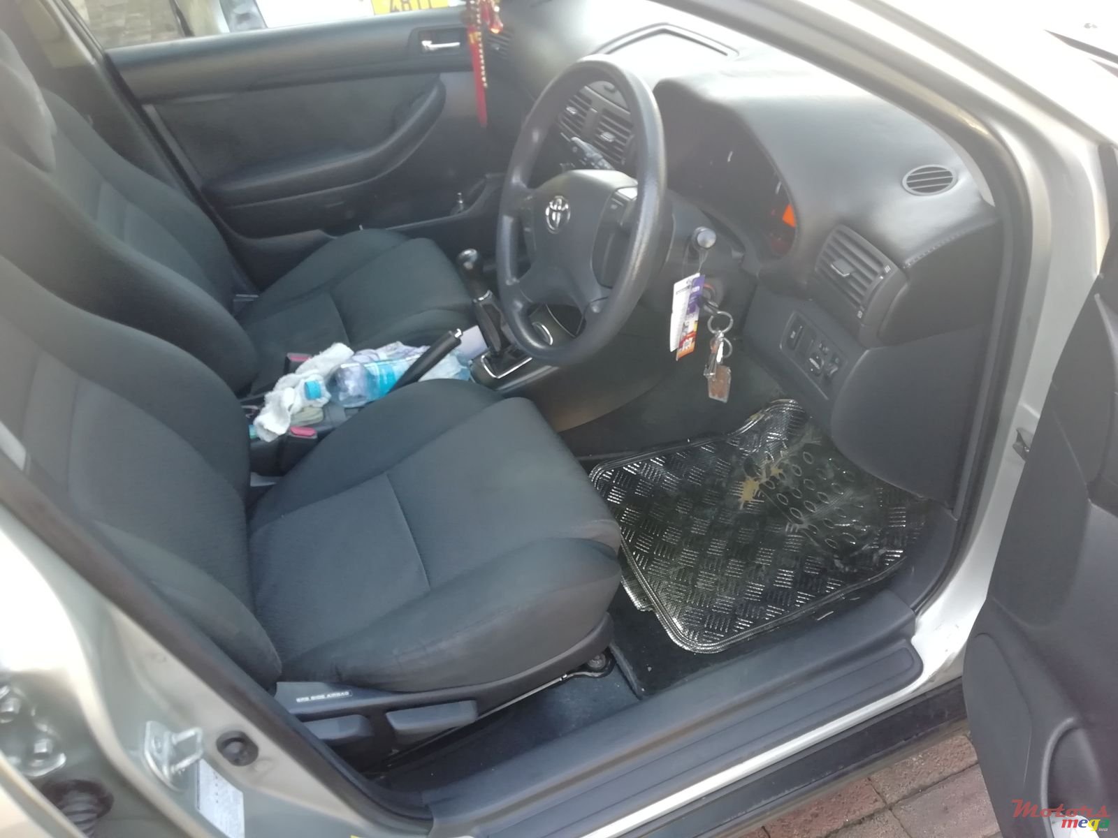 2008' Toyota Avensis photo #5