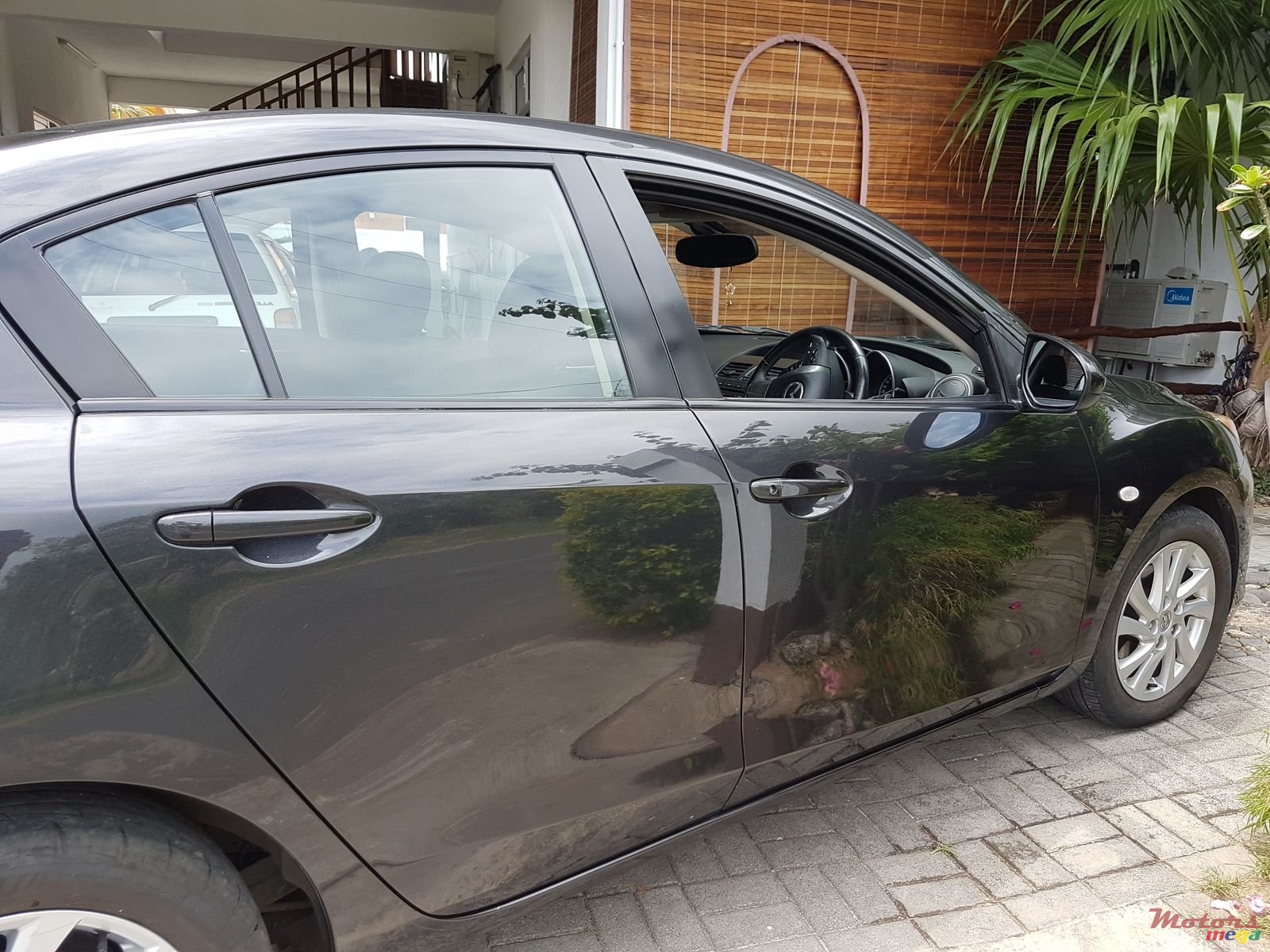 2012' Mazda 3 Saloon photo #2