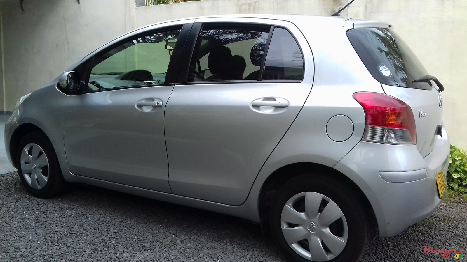 2008' Toyota Vitz photo #1