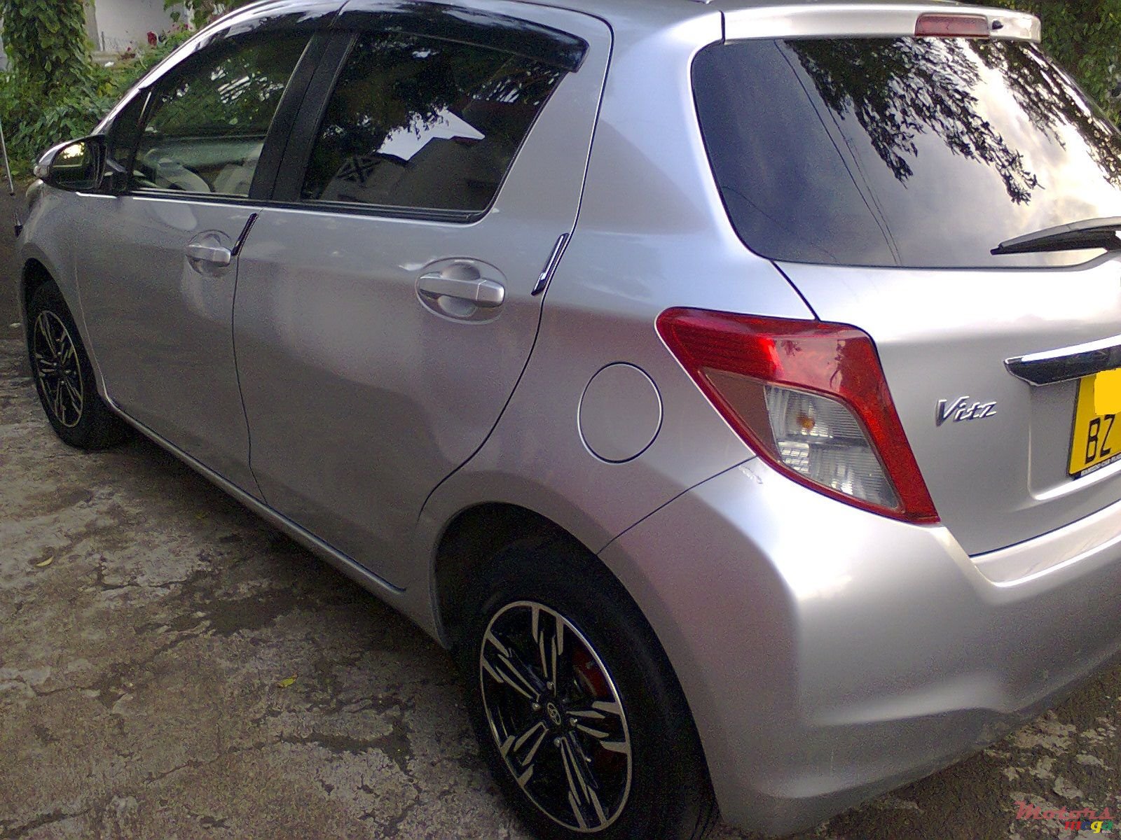 2013' Toyota Vitz photo #4