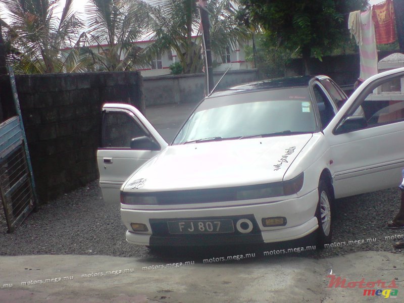 1992' Mitsubishi Lancer sport photo #1