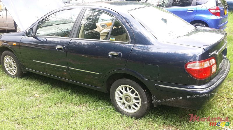 2003' Nissan Luxury Saloon photo #5