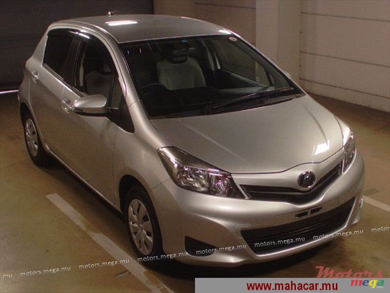 2011' Nissan Vitz photo #1