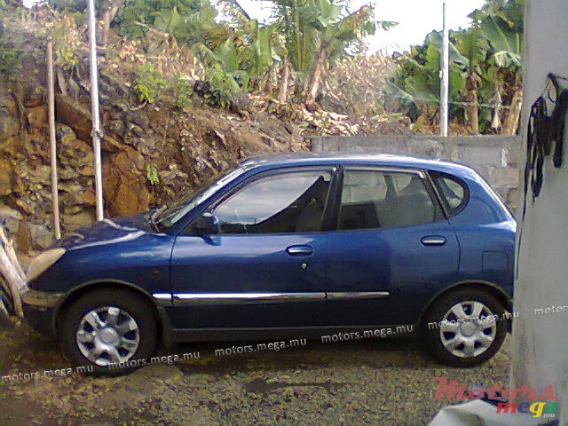 1999' Toyota Duet photo #2