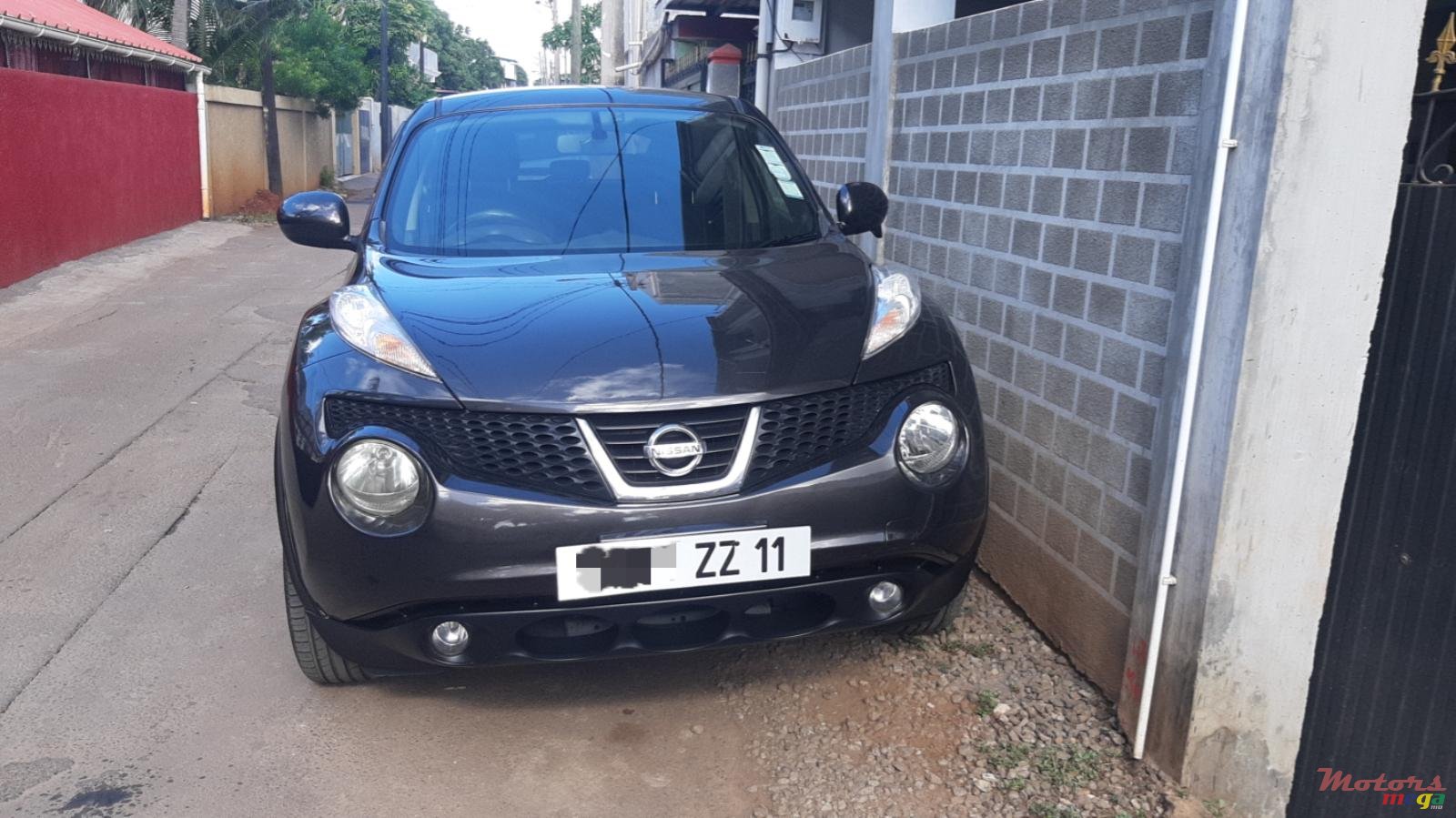 2011' Nissan photo #1