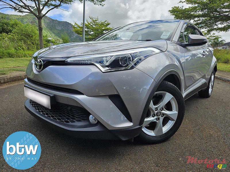 2019' Toyota CHR photo #2