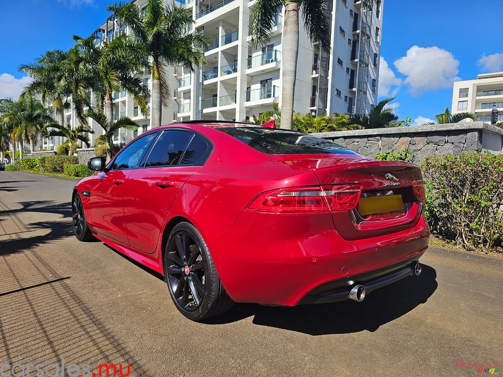 2015' Jaguar XE R-Sport 2.0 photo #3