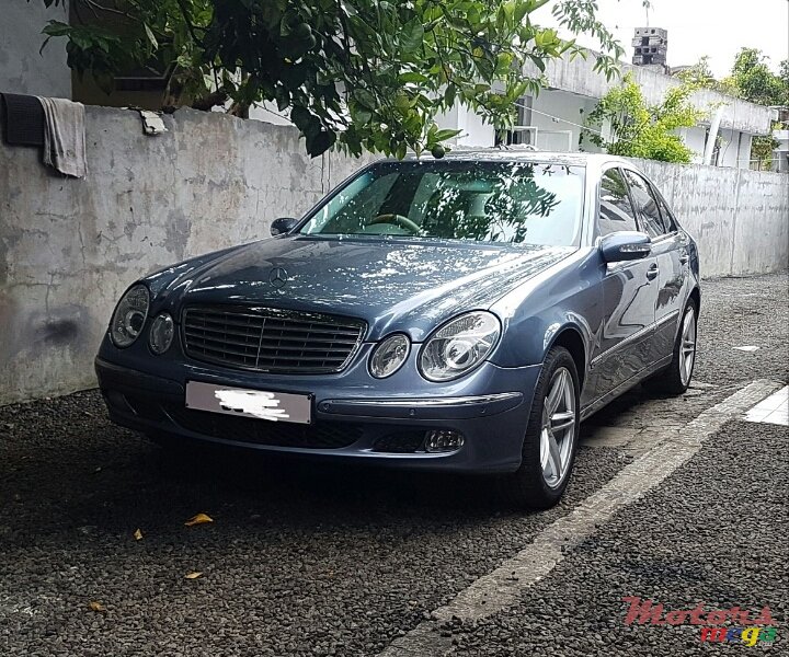 2002' Mercedes-Benz E-Class photo #1