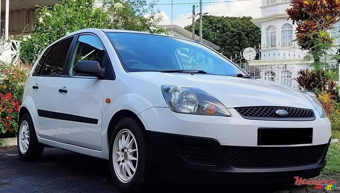 2007' Ford Fiesta photo #6