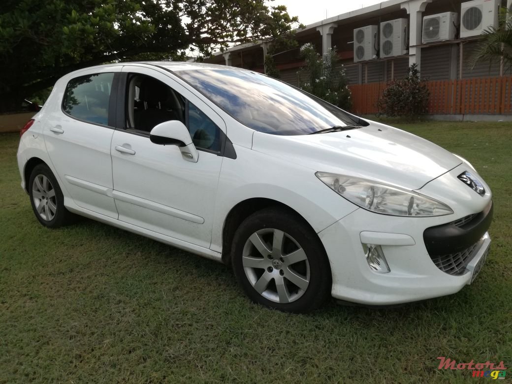 2009' Peugeot 308 photo #1