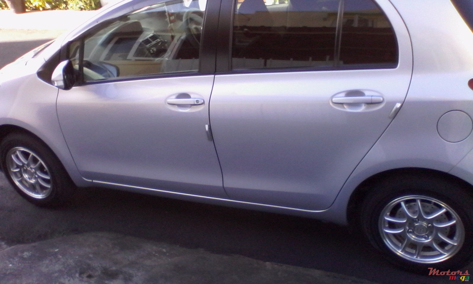 2009' Toyota Vitz photo #5