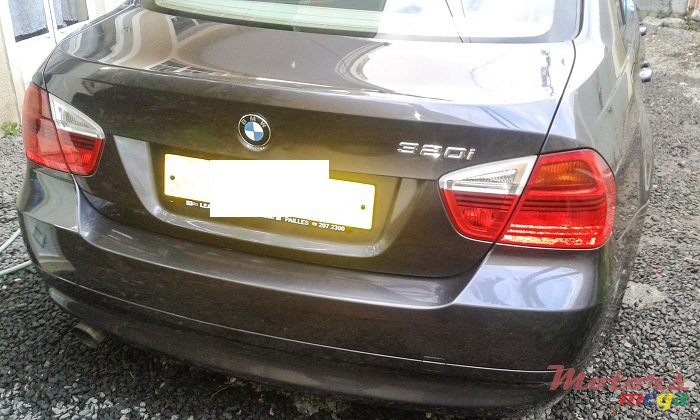 2005' BMW 320 320i photo #6