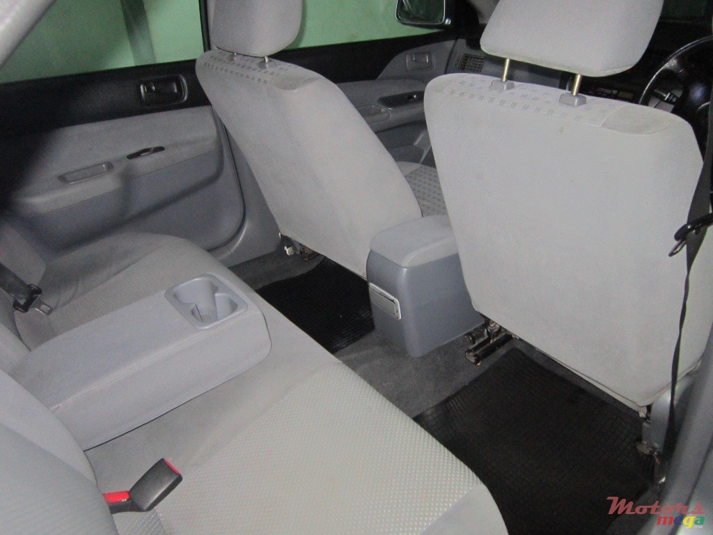 2006' Mitsubishi Lancer GLX photo #6