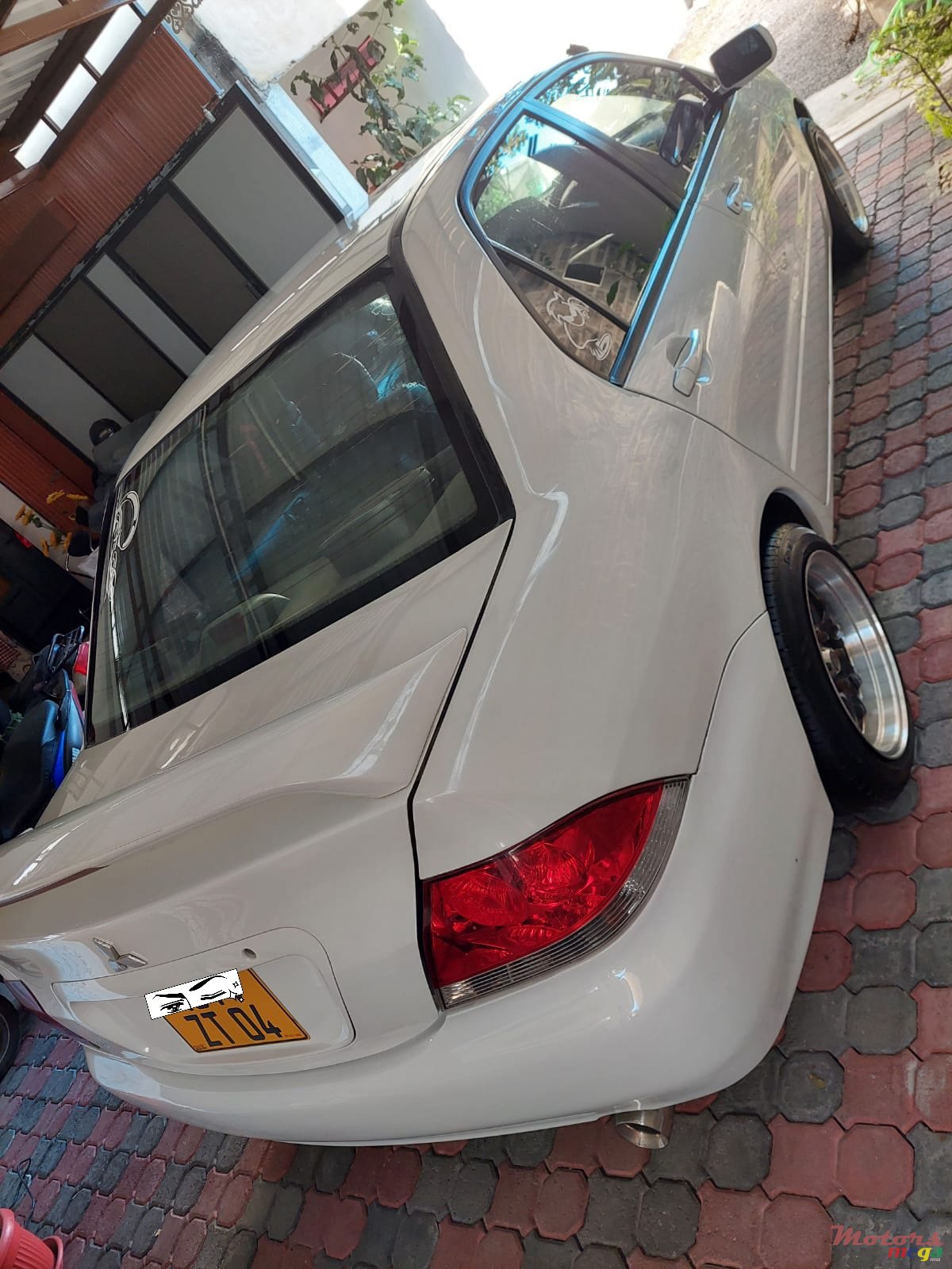 2004' Mitsubishi Lancer photo #3