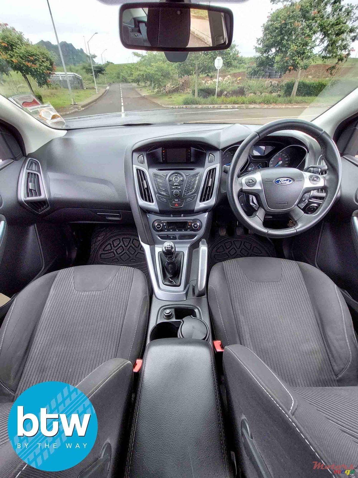 2012' Ford Focus photo #6