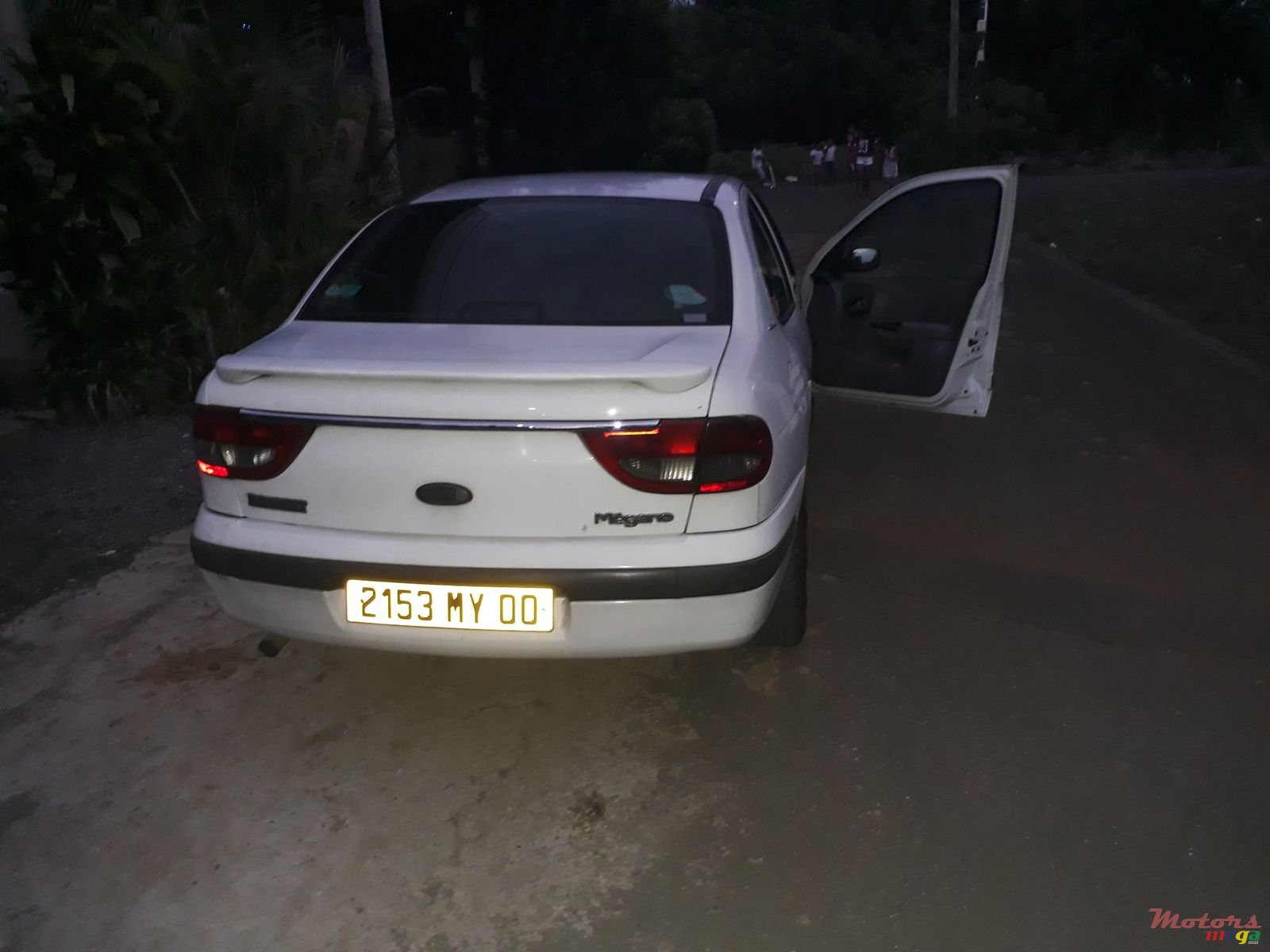 2000' Renault Megane photo #2