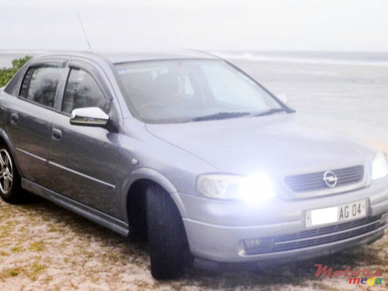 2004' Opel Astra G photo #1