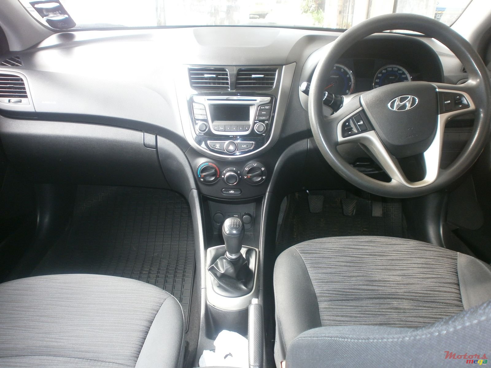 2015' Hyundai Accent photo #2
