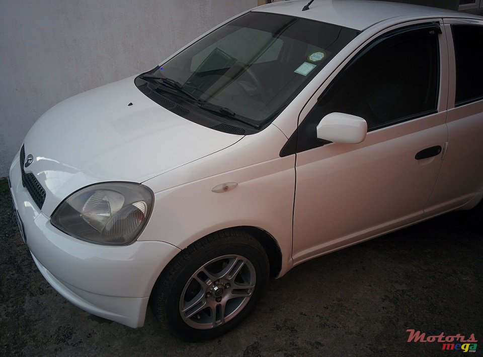 1999' Toyota Vitz photo #5