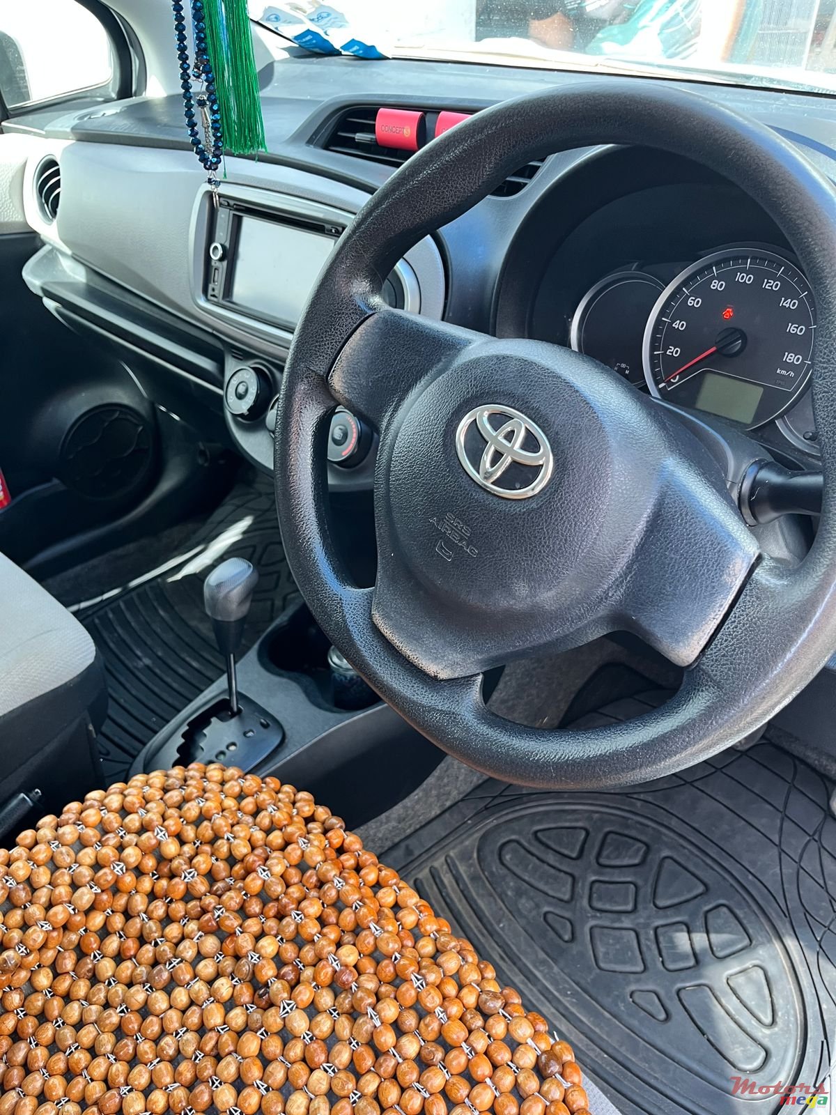 2014' Toyota Vitz photo #7
