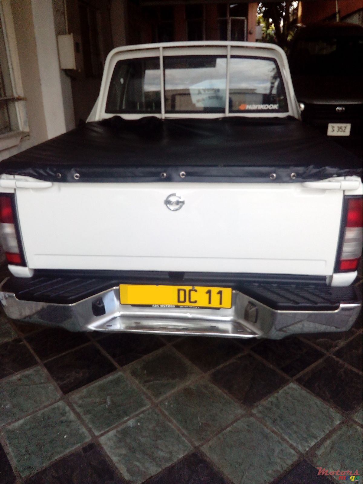 2011' Nissan Navara photo #2