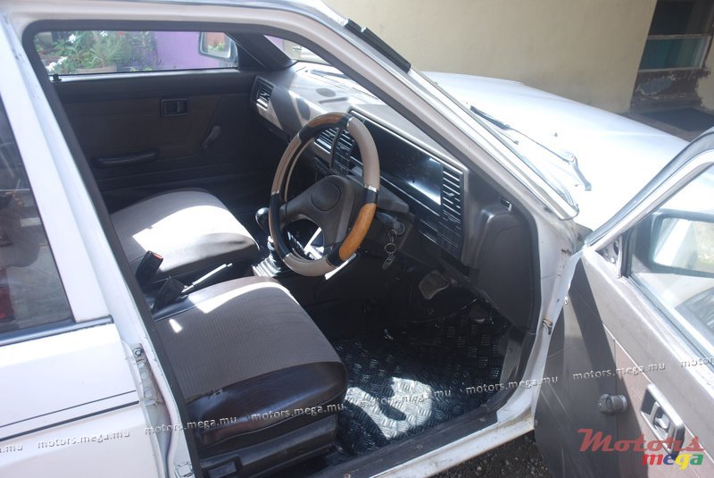 1989' Nissan photo #3