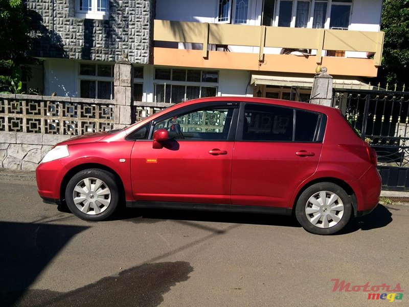 2005' Nissan Tiida photo #1