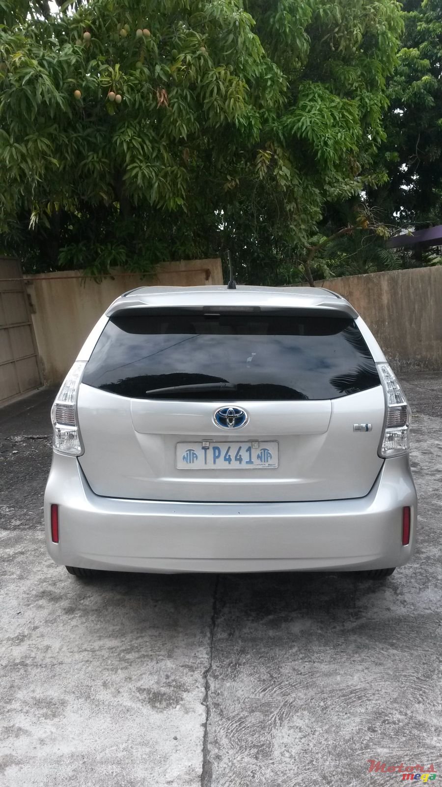 2013' Toyota Prius photo #2