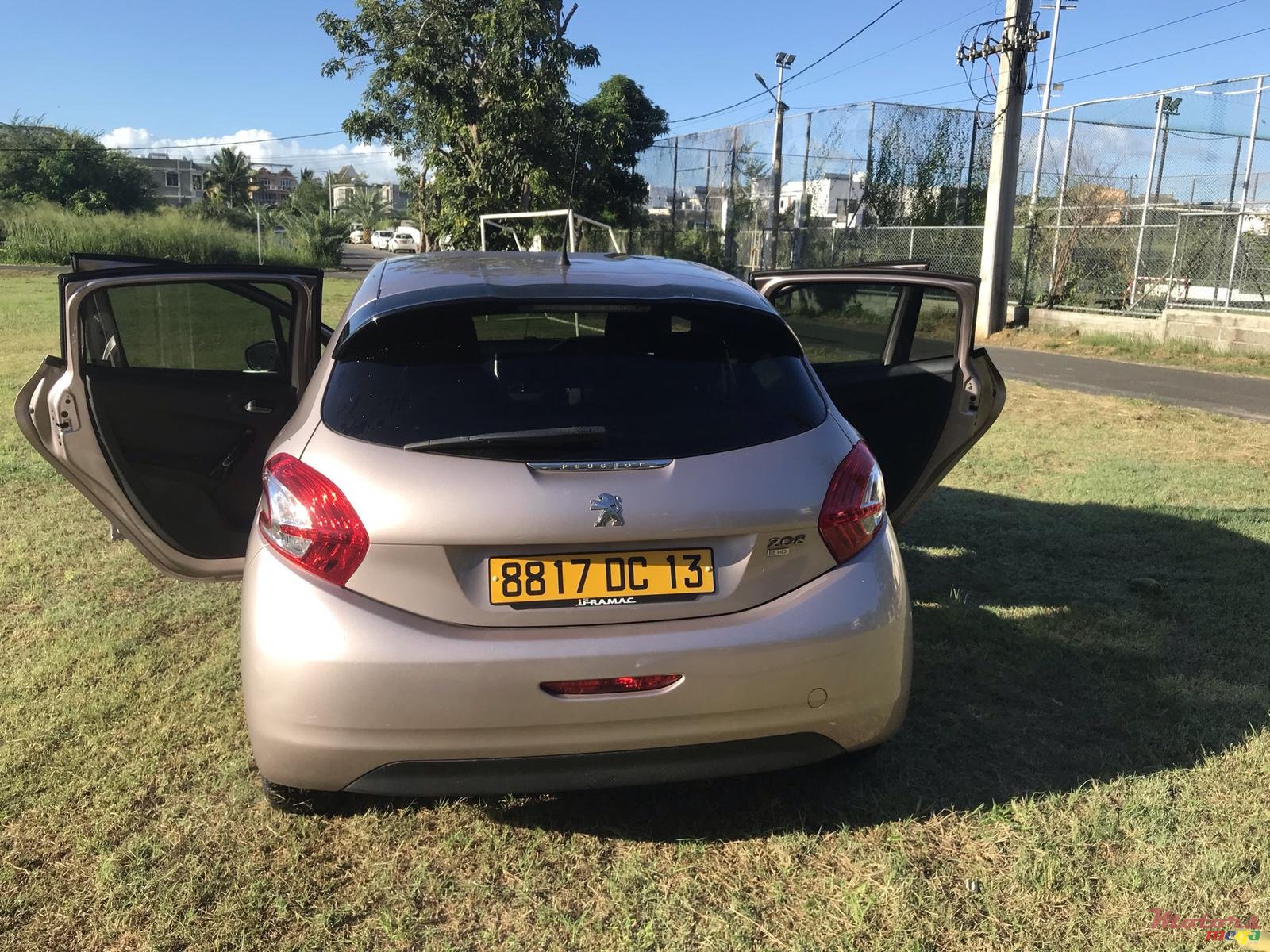 2013' Peugeot 208 photo #3