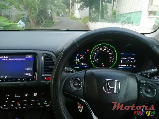 2015' Honda HR-V Vezel Hybrid photo #4