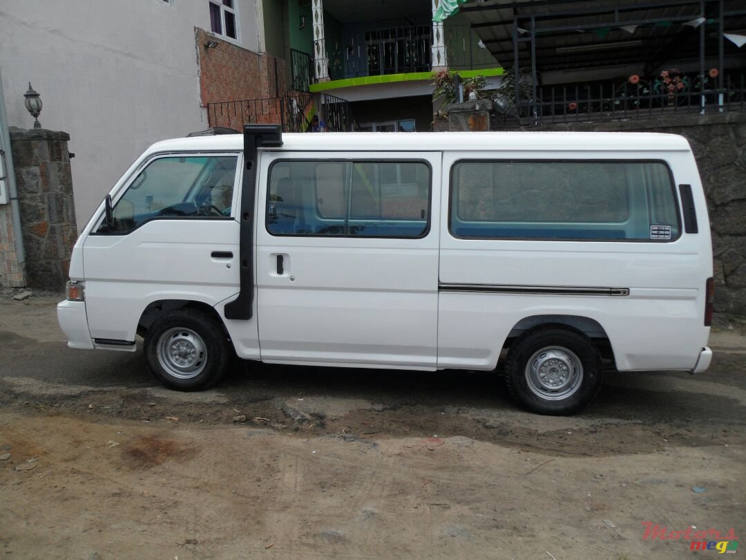 2001' Nissan URVAN photo #1