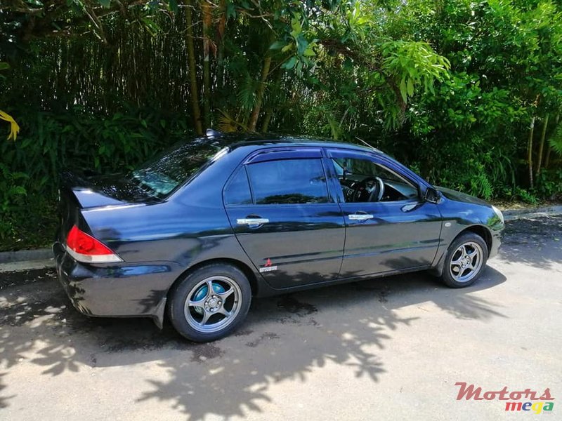 2005' Mitsubishi Lancer photo #3