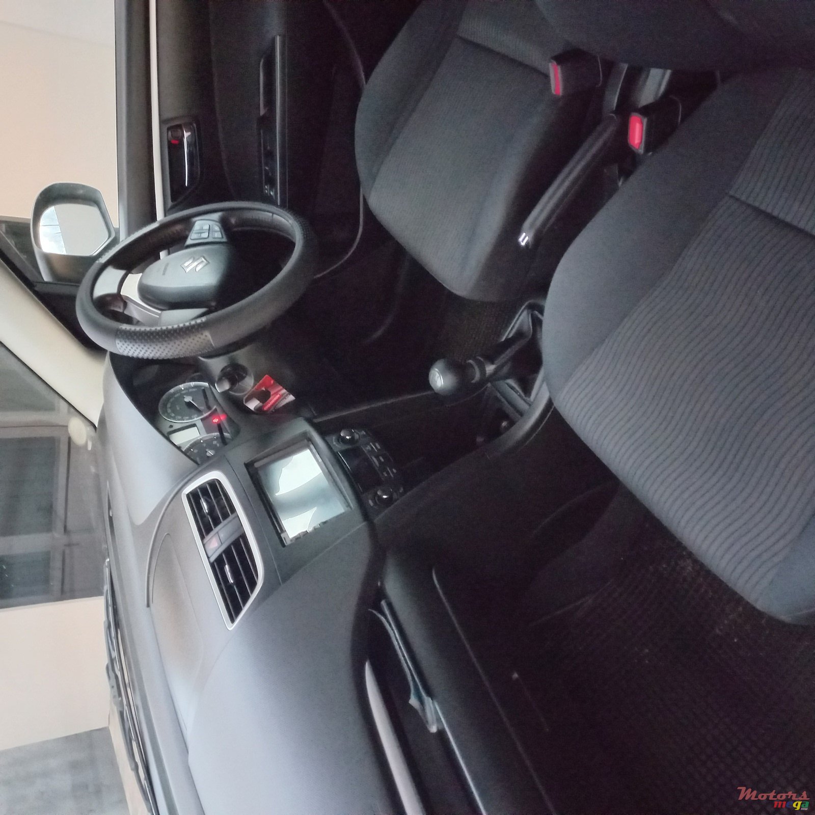 2013' Suzuki Swift photo #4