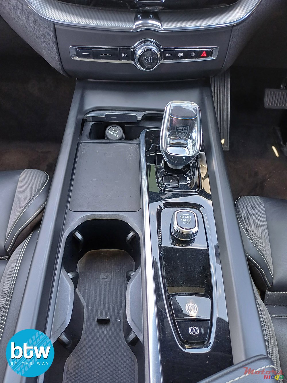 2023' Volvo XC60 T8 RECHARGE- AWD photo #6