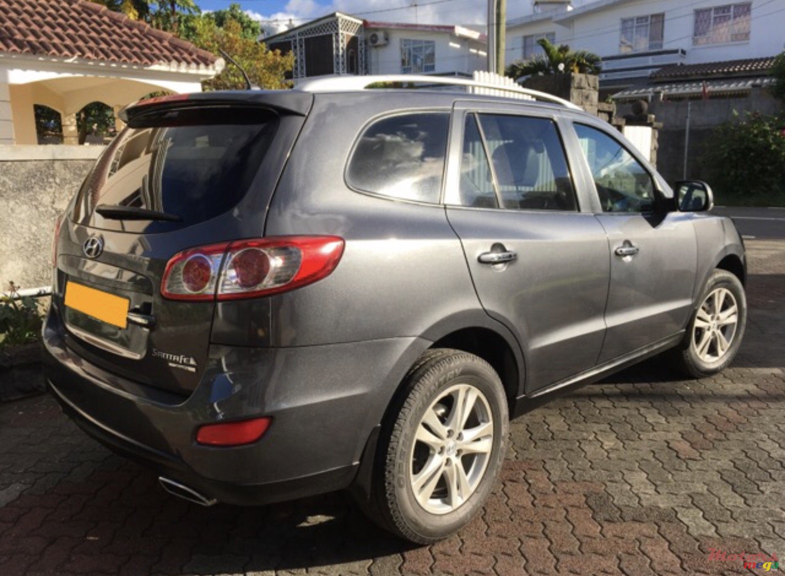 2010' Hyundai Santa Fe photo #6