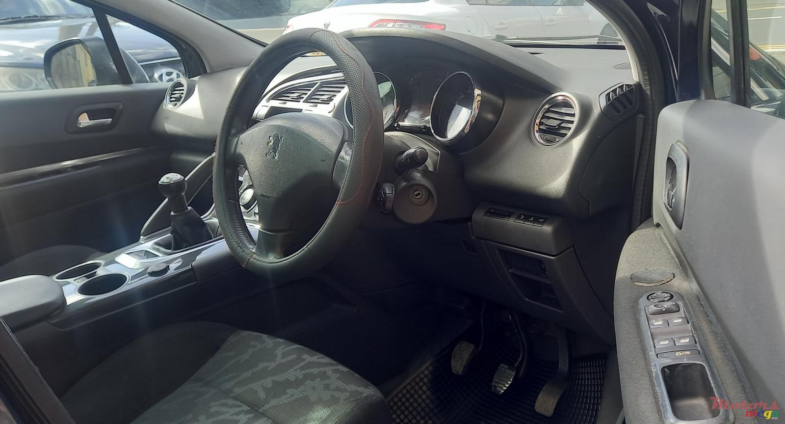 2011' Peugeot 3008 photo #5