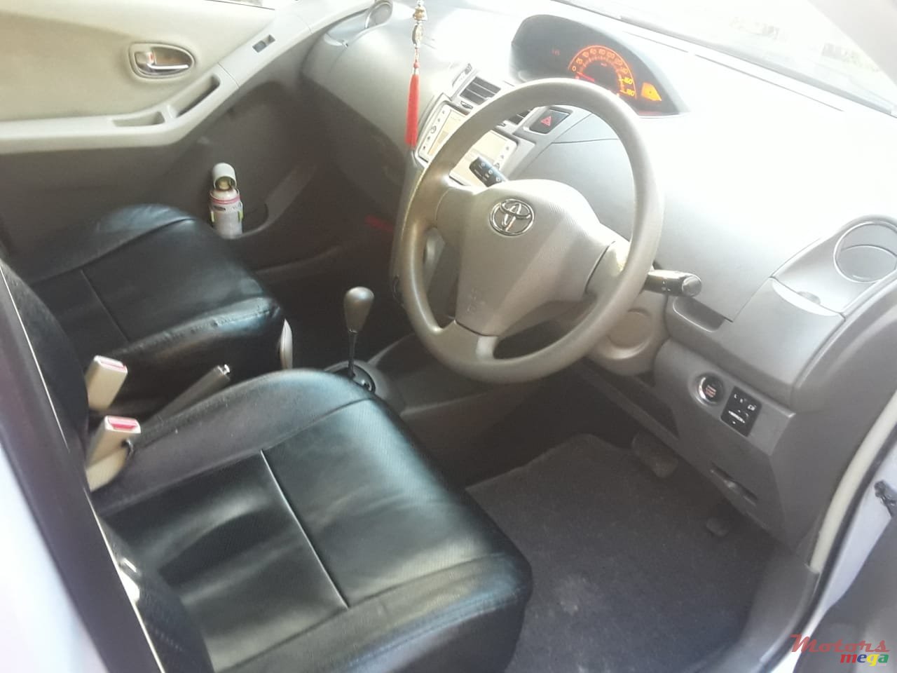 2010' Toyota Vitz photo #7