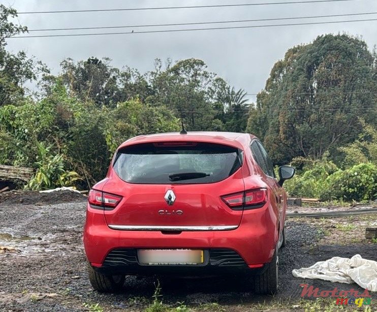 2014' Renault Clio photo #2