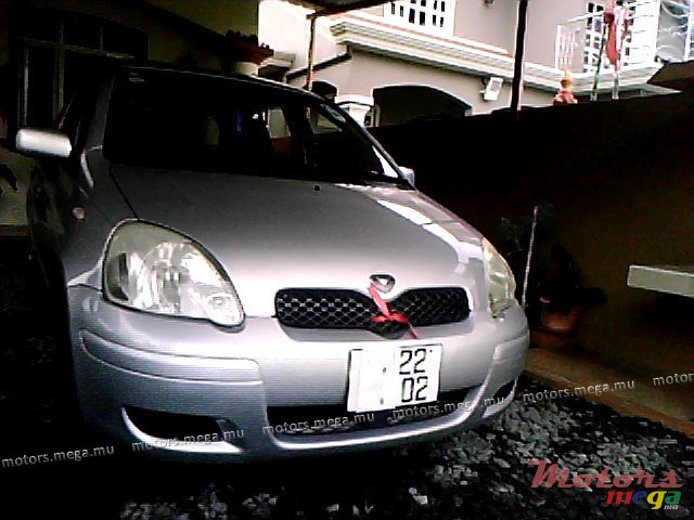 2002' Toyota vitz photo #1