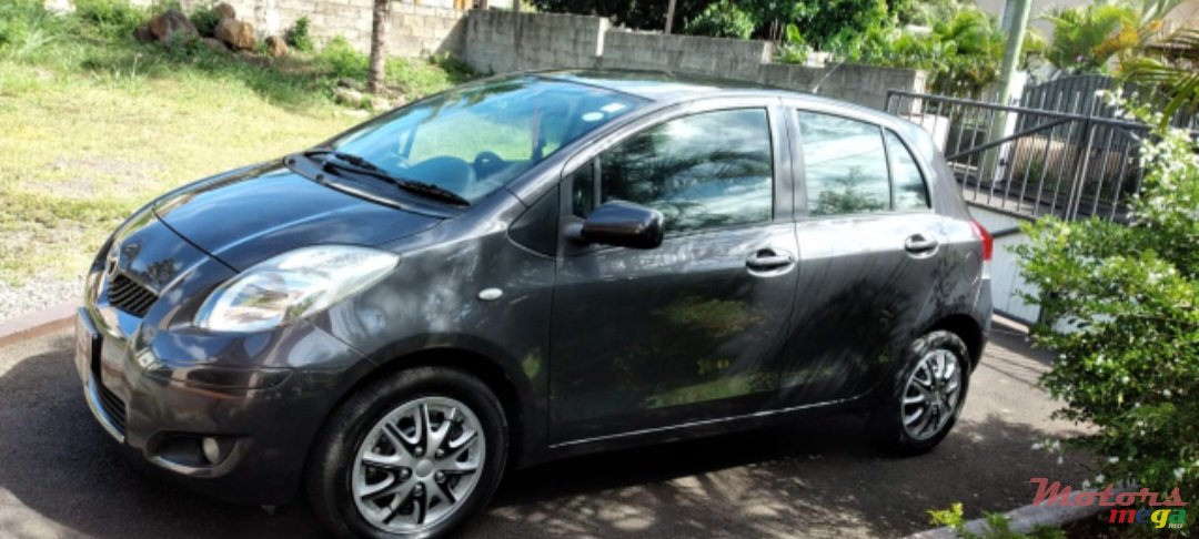 2010' Toyota Vitz Yaris local. Vitz model photo #6