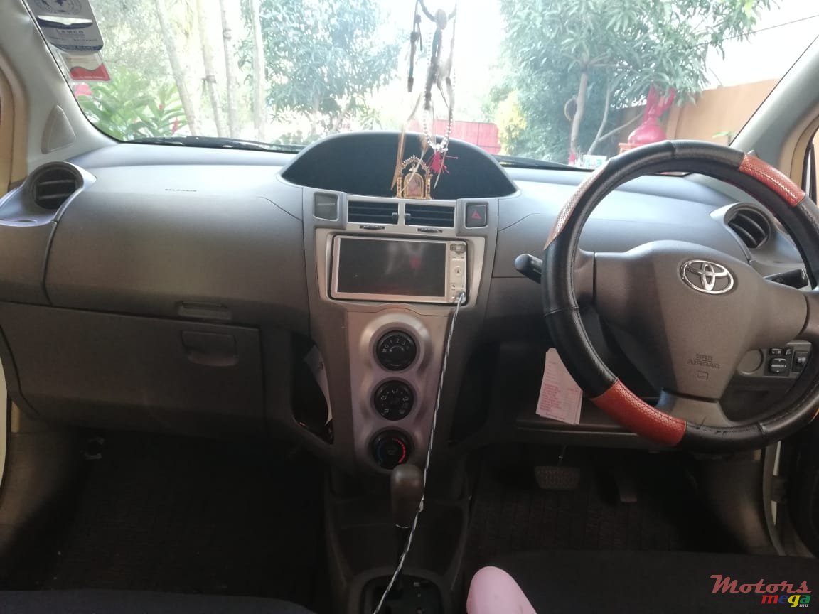 2010' Toyota Vitz photo #4