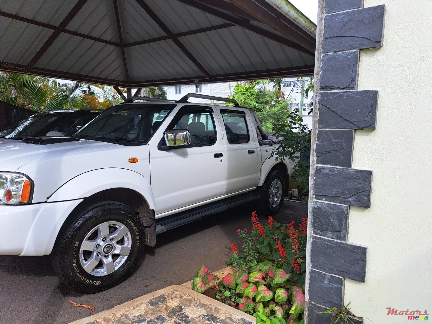 2017' Nissan NV300 photo #3