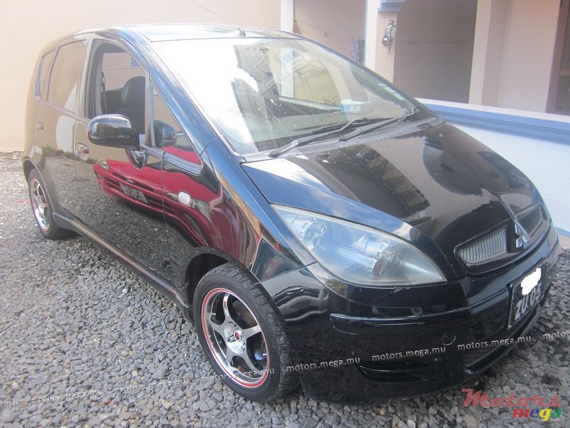 2005' Mitsubishi Colt photo #1