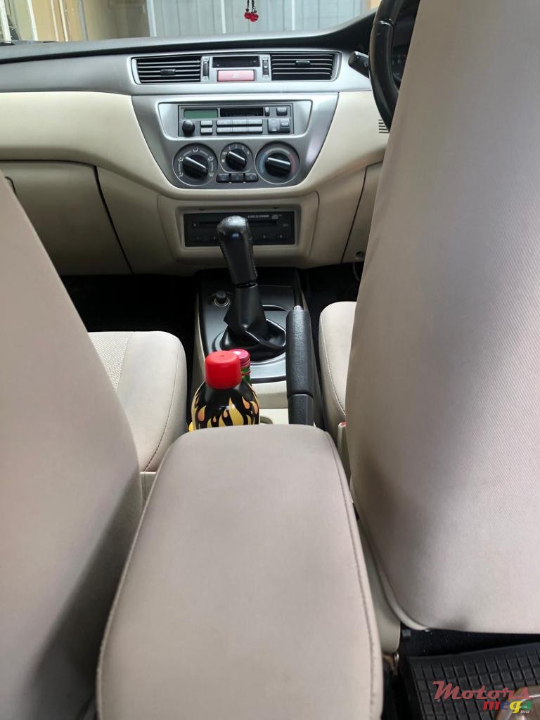 2009' Mitsubishi Lancer GLX photo #5