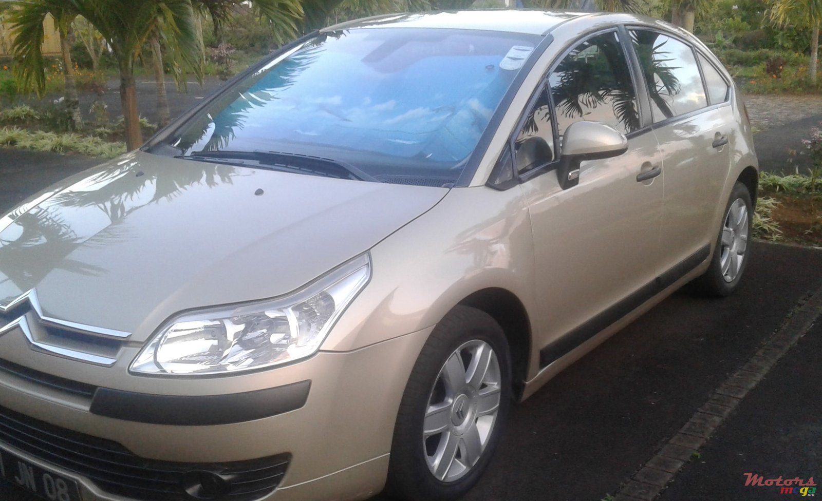 2008' Citroen C4 photo #2