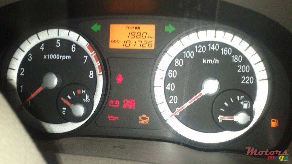 2005' Kia Rio photo #3