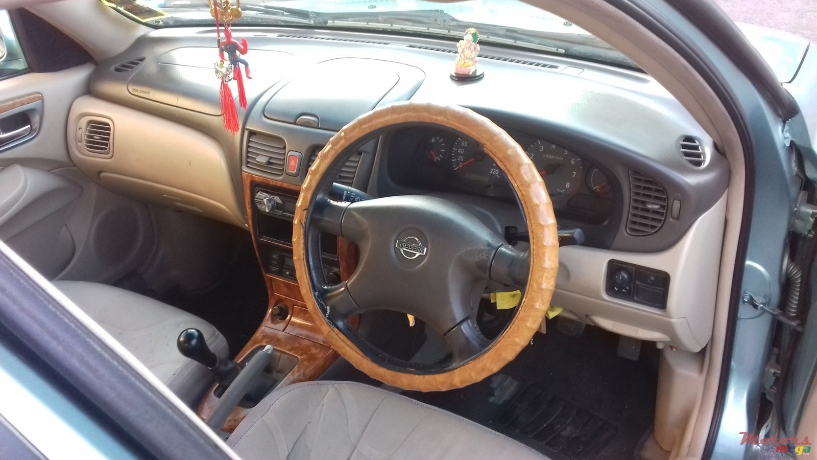 2002' Nissan Sunny photo #2