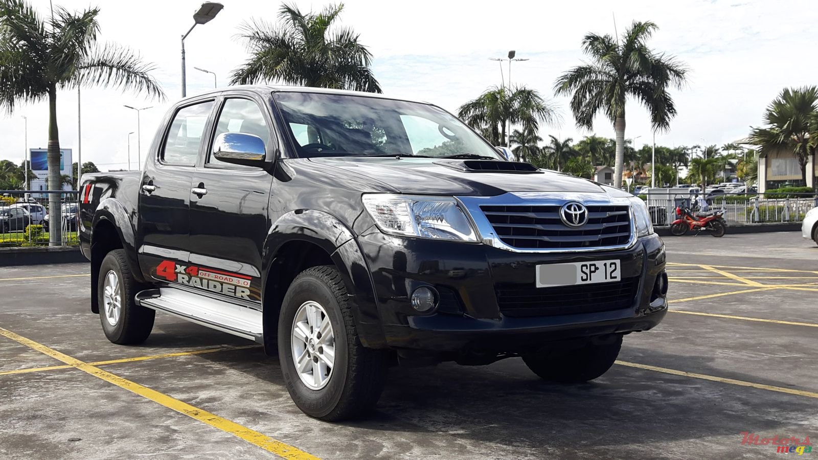 2012' Toyota Hilux 4X4 Raider 3.0 photo #2