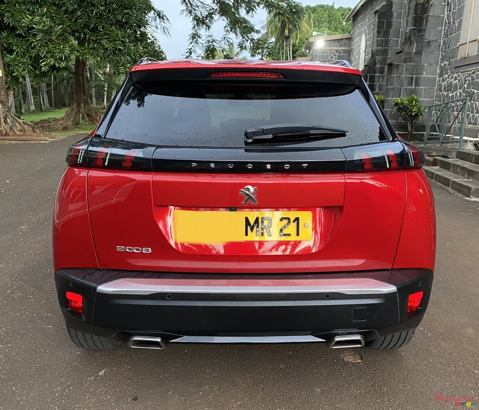 2021' Peugeot 2008 Allure photo #2